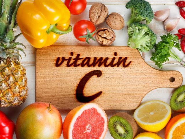 Thực phẩm giàu vitamin C giúp bảo vệ nướu răng