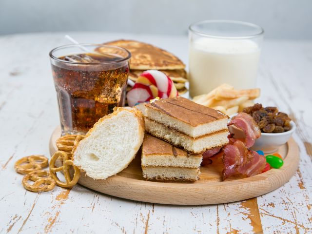 Thực phẩm nên tránh để ngừa sâu răng